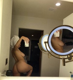 Sex seznamka, Ona hledá jeho - Erotická masáž, 28 let, Prague