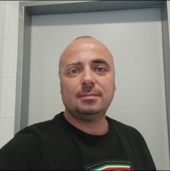 Sex seznamka, On hledá ji - Lízáni, 44 let, Praha