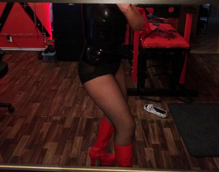 Sex seznamka, Ona hled jeho - Pardubice BDSM Madam-sara, 37 let, Pardubice